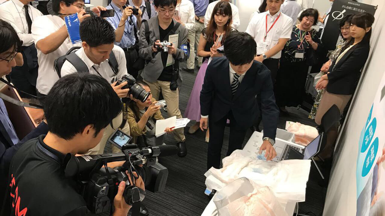 介護現場を大きく変える新技術－次世代オムツセンサー発表